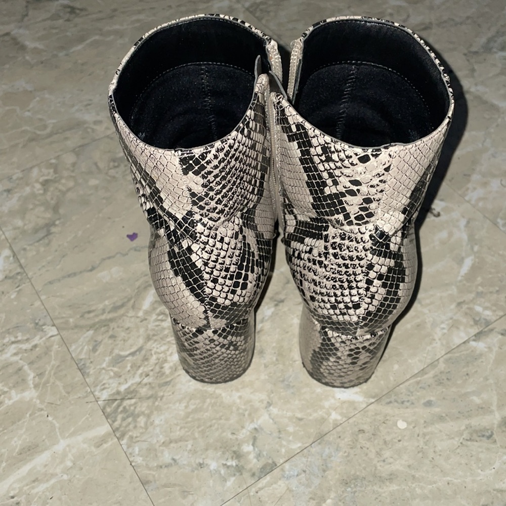 Size 6  snake skin boots - Picture 8 of 10
